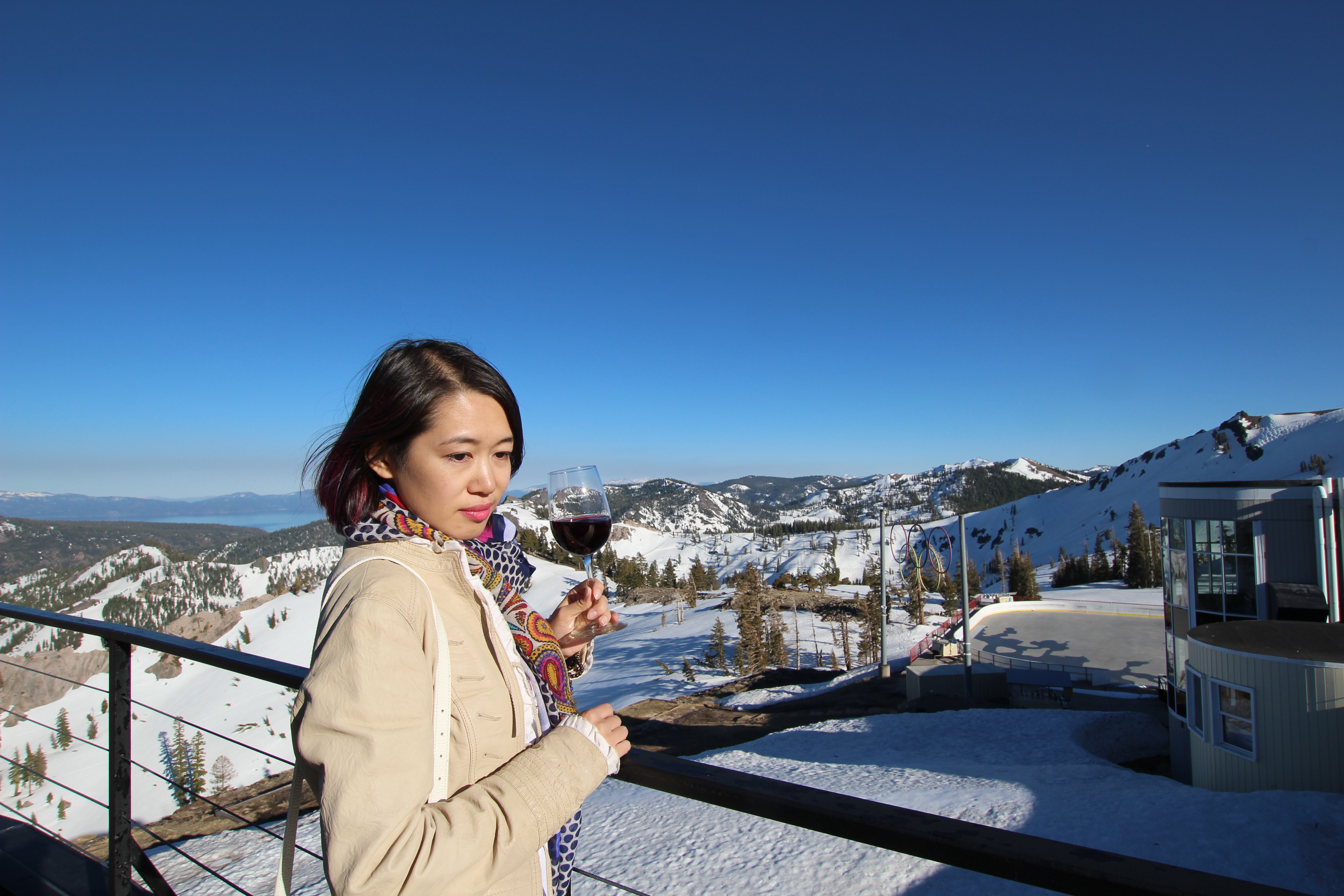 這里的夏天不止滑雪！熱辣比基尼秀點(diǎn)亮清涼之旅